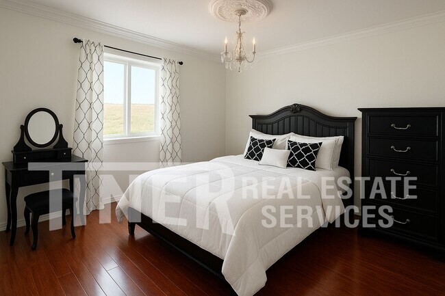 Building Photo - 3576 Hume St