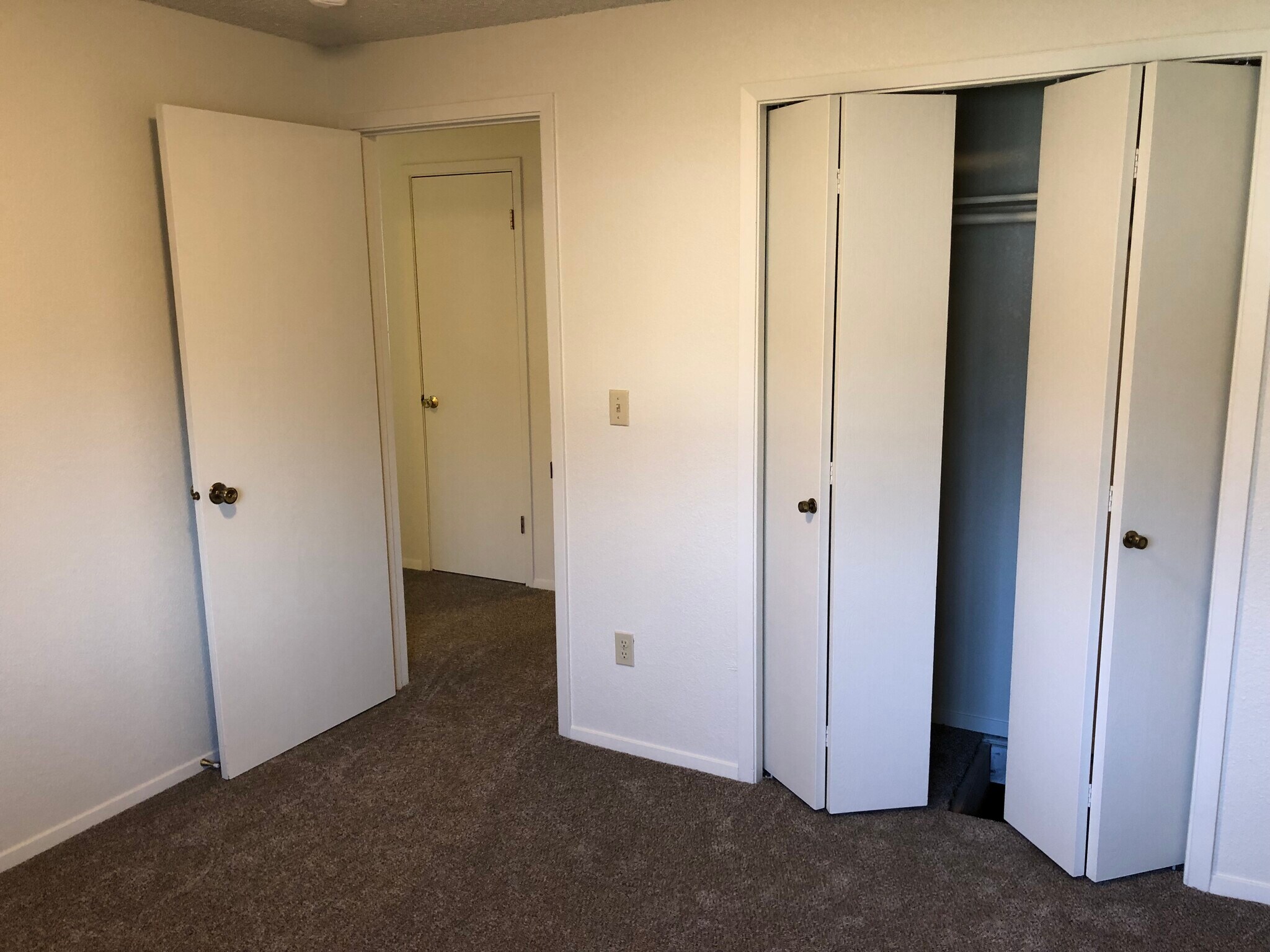 Building Photo - 583 Amanita St