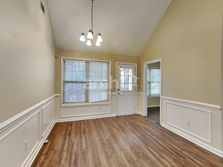Building Photo - 1135 Chateau Ter