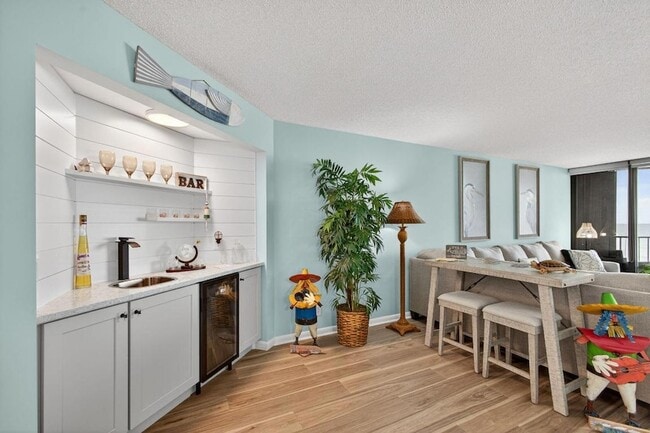 Building Photo - 9650 S Ocean Dr