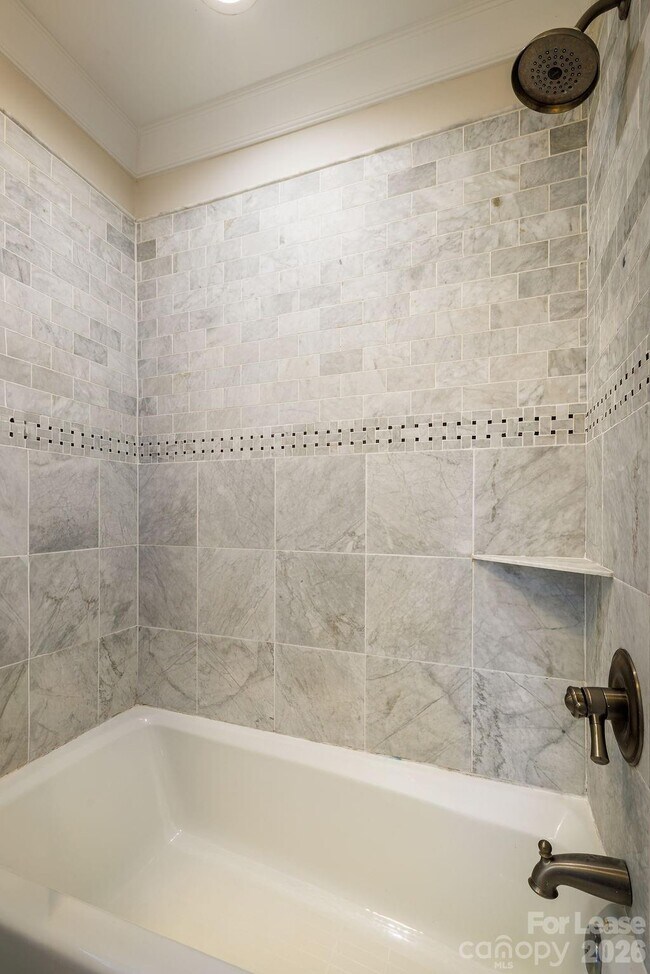 Building Photo - 435 Walnut Ave