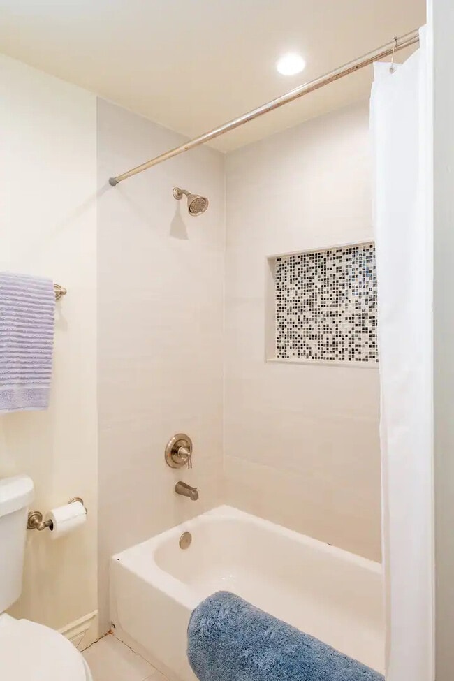 Building Photo - Hilltop 5BR Retreat w/ Sunset Views + Game Room