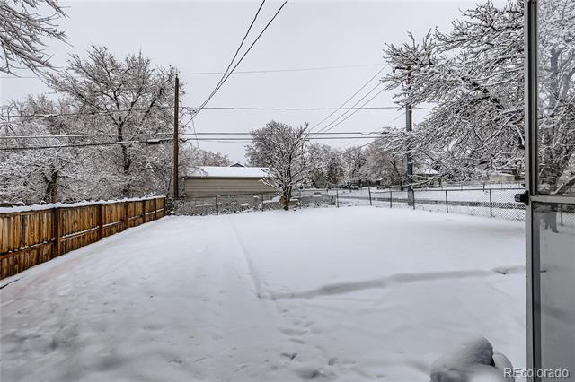 Building Photo - 700 Perry St