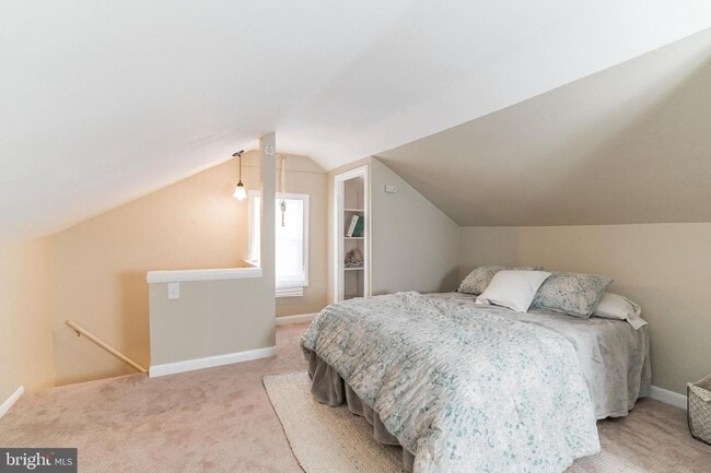Building Photo - Spacious 3-Bedroom Home with Deck and Bonu...