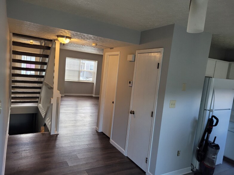 Building Photo - 872 Upholland Ln