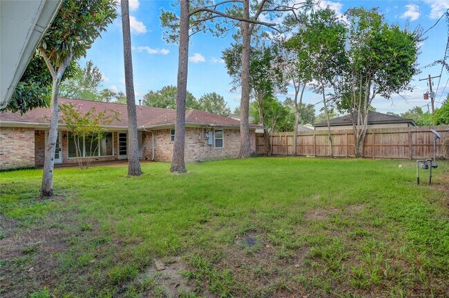 Building Photo - 5751 Creekbend Dr