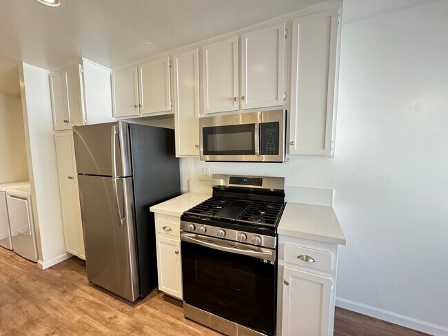 Building Photo - Beautiful & Bright 2Bd/1.5Ba Condo in Mission Viejo w/AC & Garage!