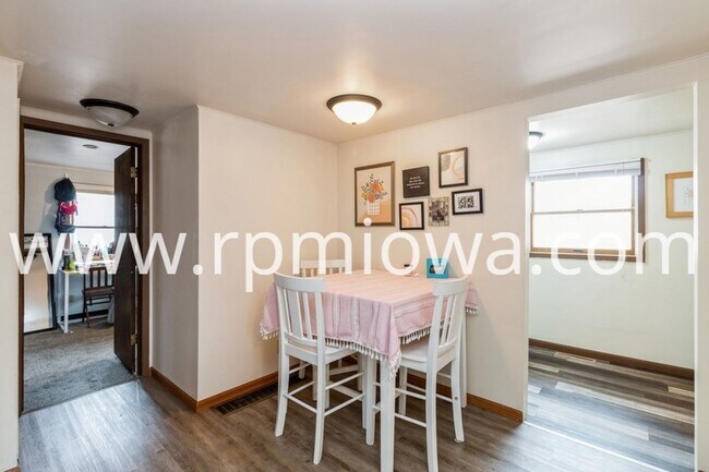 Building Photo - FENCED IN YARD!! 3 Bedroom, 2 Bath Home in Ames