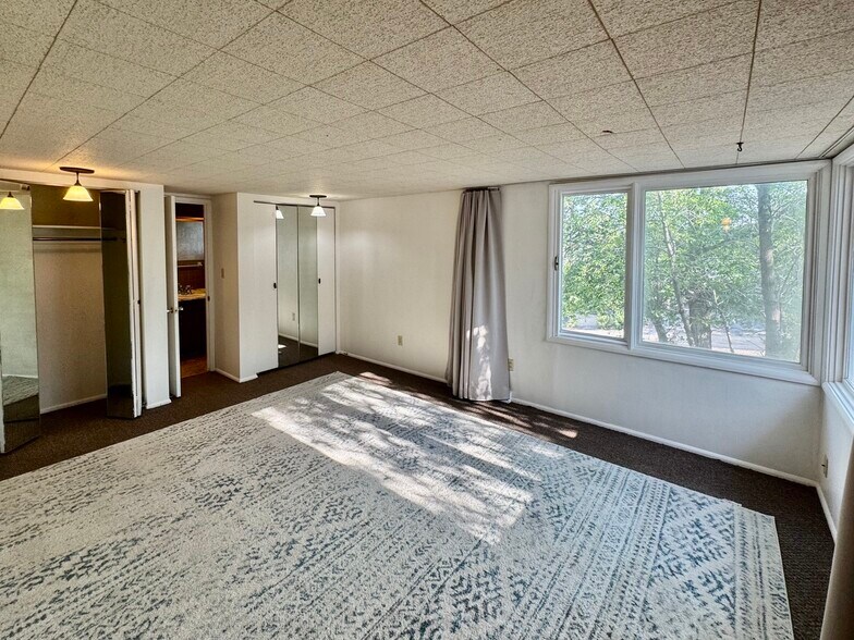 Building Photo - 728 Saint Charles St