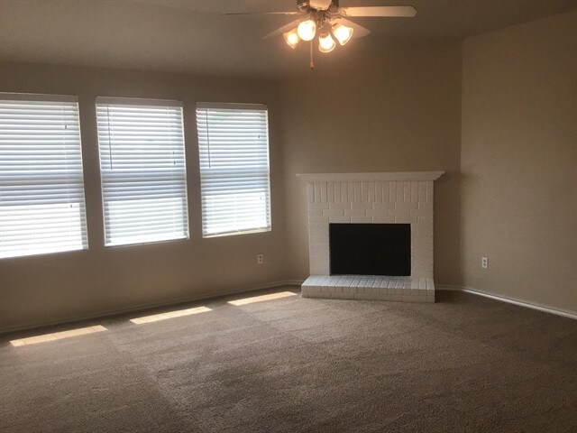 Building Photo - 201 Rambling Way