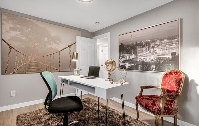 Building Photo - 4 Bed and 2 Bath Beautiful Bellevue Single...