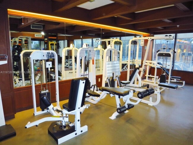 Building Photo - 600 NE 36th St