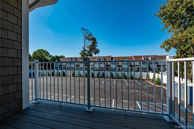 Building Photo - 1 Conklin St