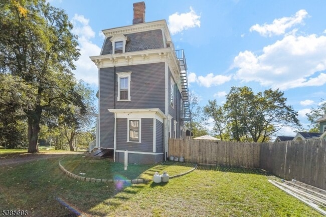 Building Photo - 810 Old York Rd