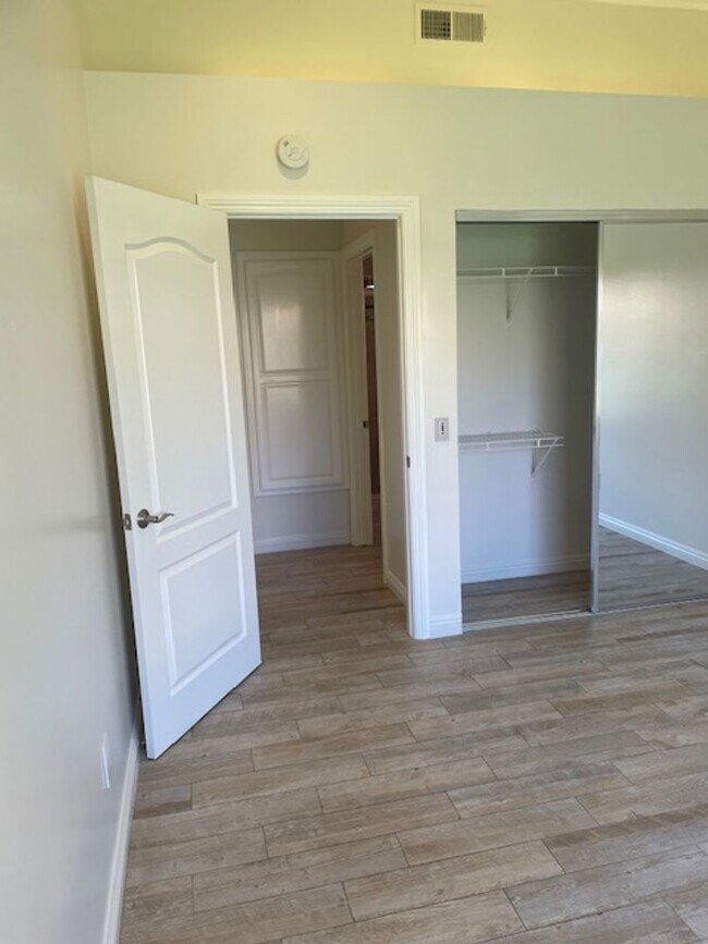 Building Photo - 40880 Whirling Wind Dr