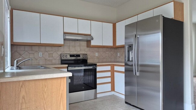 Building Photo - 3 Bedroom 2.5 Bath Town-Home in Gresham ne...