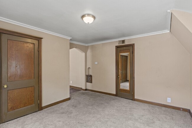 Building Photo - 420 Olive St