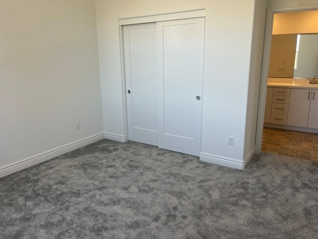 Building Photo - Spacious 3 Bedroom 2 Full Bath Condo with Stunning Views and Energy Savings