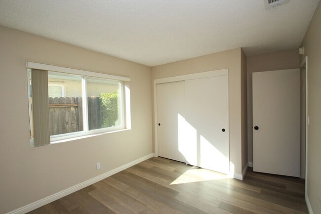 Building Photo - Charming One-Story Home in Central Ventura...