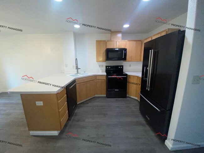 Building Photo - STATUS: AVAILABLE | R256 | $2595