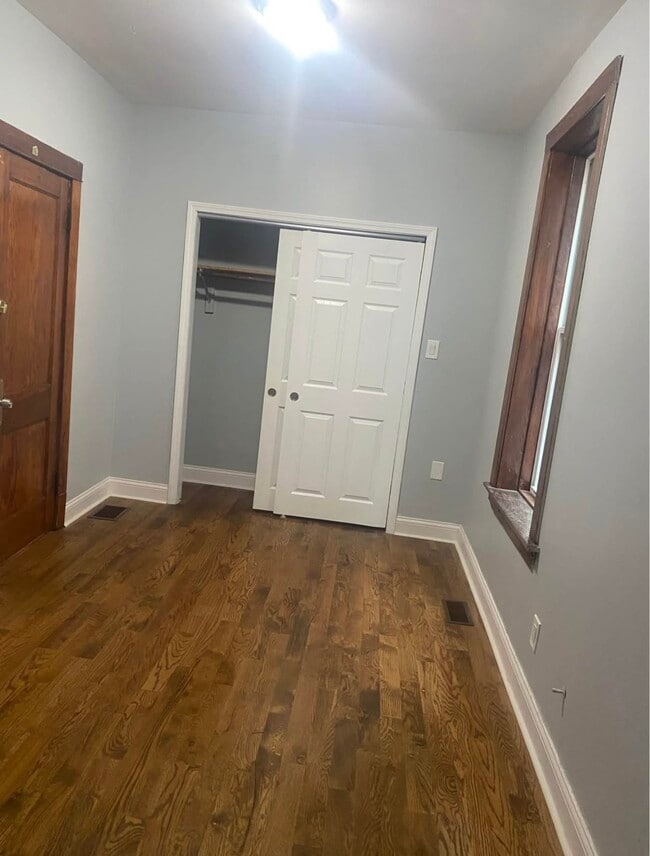 Building Photo - 5927 S Maplewood Ave