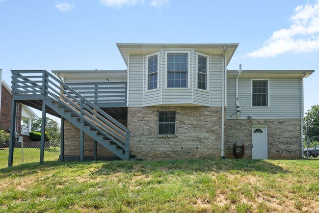 Building Photo - Pet Friendly Three Bedroom with Basement!