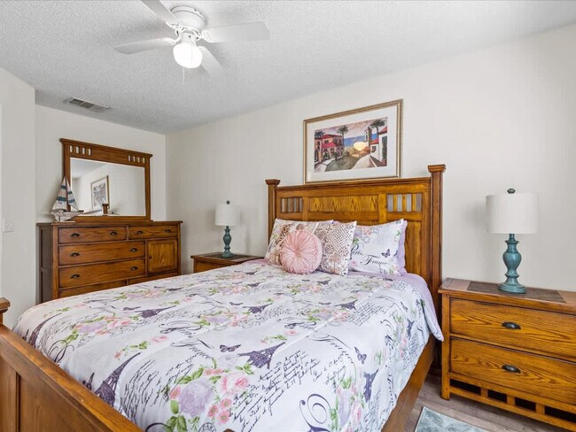 Building Photo - 113 Pompano Beach Dr