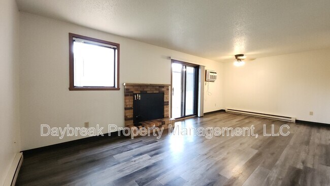 Building Photo - 3402 15th Ave S