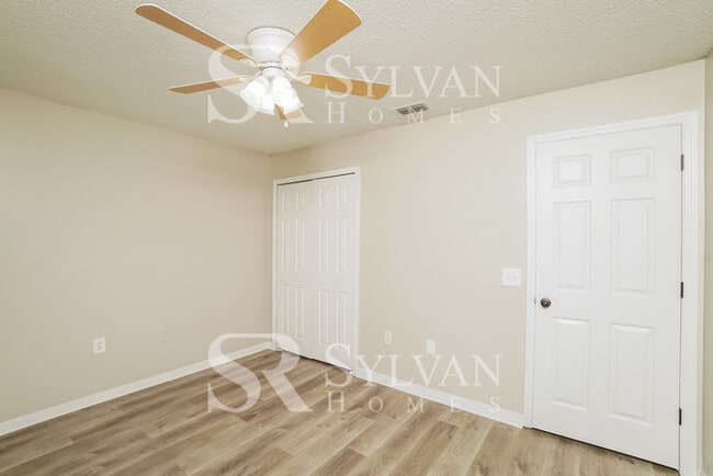 Building Photo - Don’t miss this Beautiful 3 Bedroom, 2 Bath home!