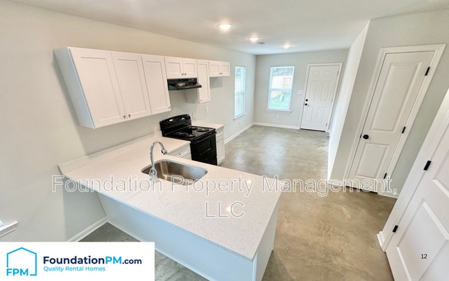 Building Photo - 2501 E Tyler Ave