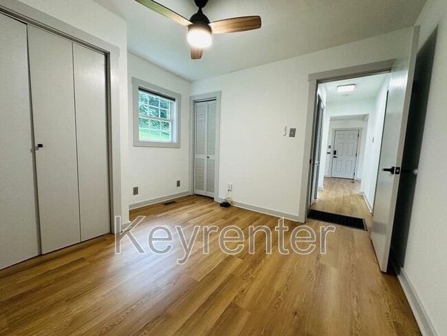 Building Photo - 800 Gertrude Ave