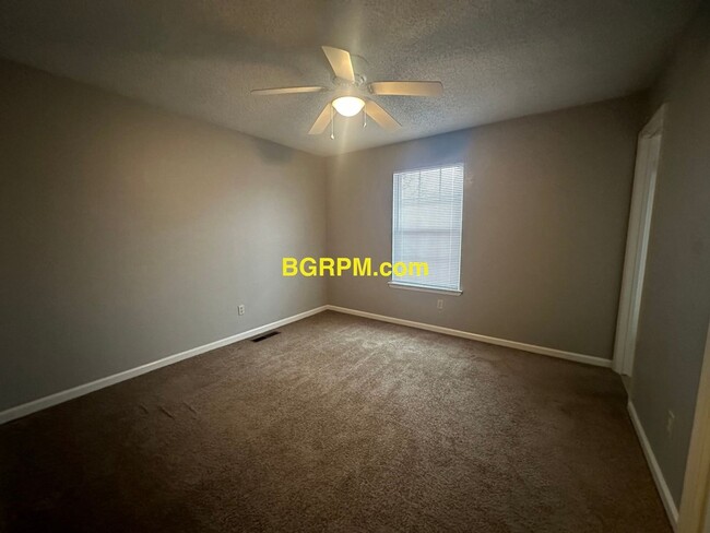 Building Photo - 2 BD, 2 1/2 BA, Townhome in Jacksonville.