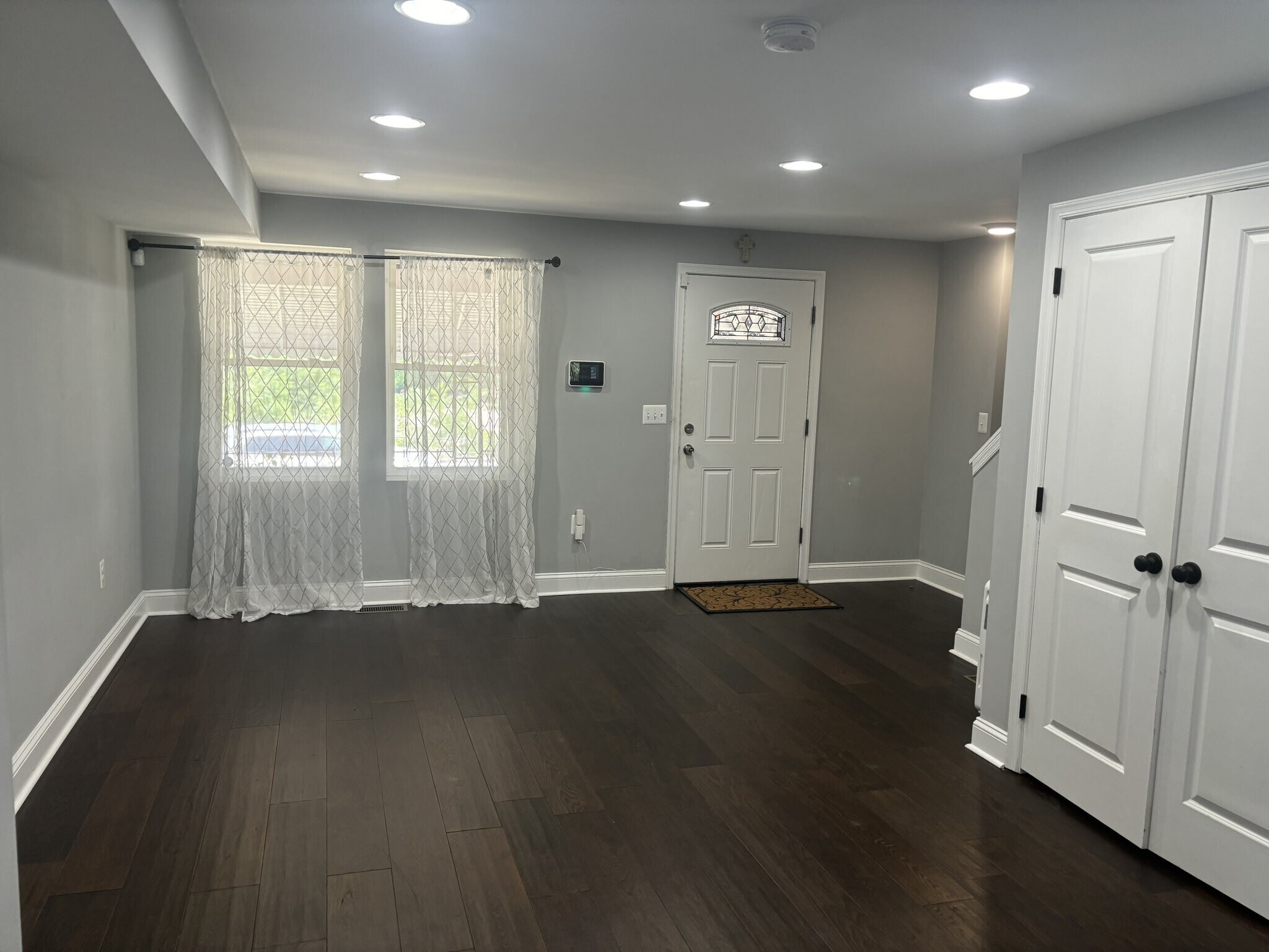 Building Photo - 3573 Shannon Dr