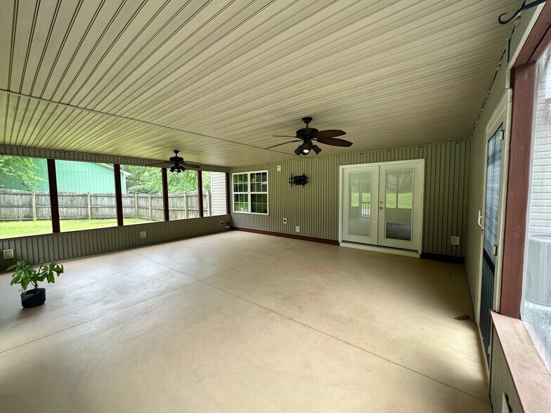 Building Photo - 435 Smallwood Dr