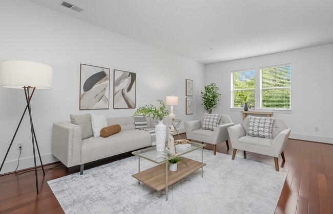 Building Photo - 619 SW Foresta Ter