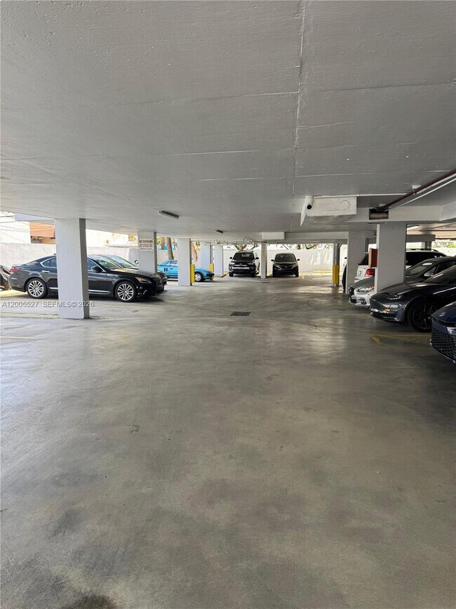 Building Photo - 6725 Harding Ave