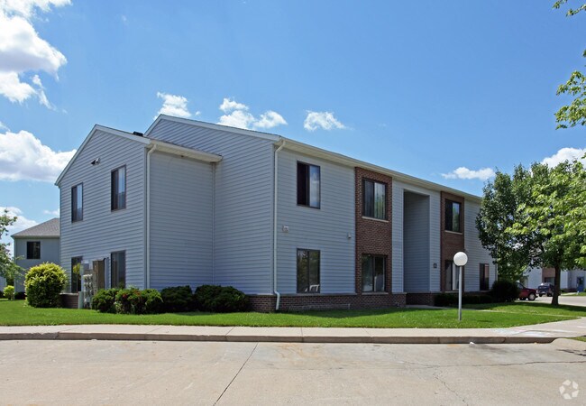 Building Photo - West Elm Apartments