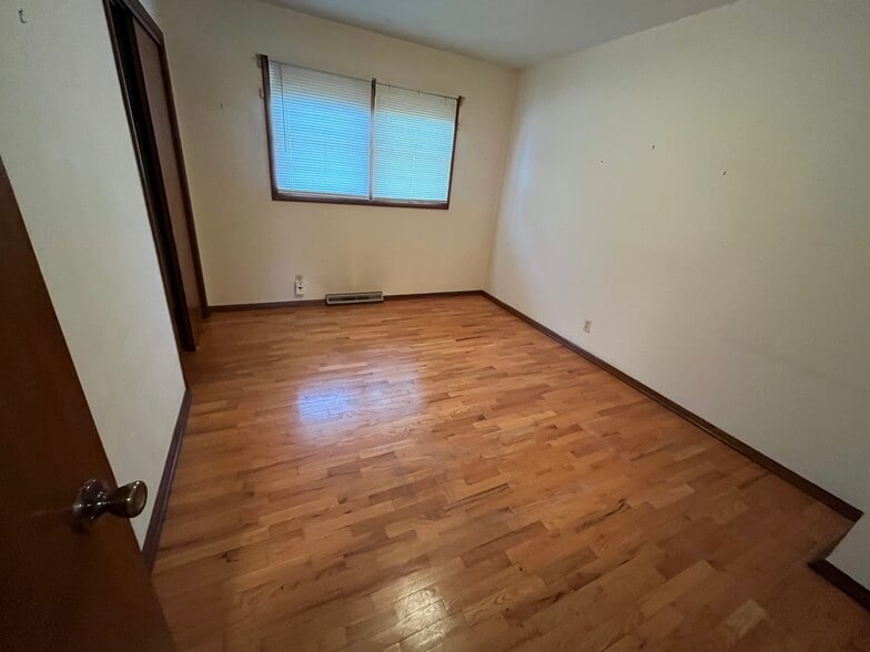 Building Photo - 350 W Mae Rose Ave