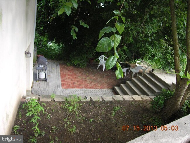 Building Photo - 289 Greenough St