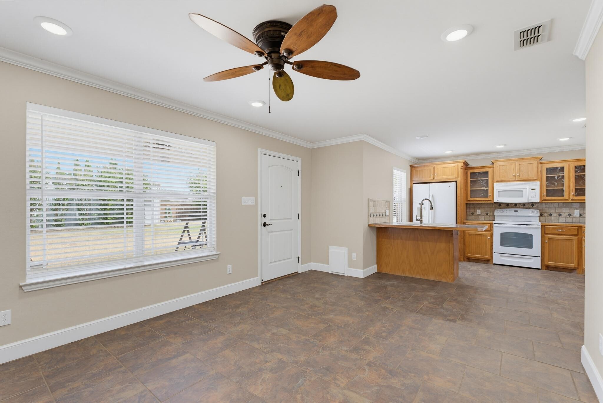 Building Photo - 286 Pilgrim Rd