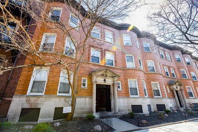 Primary Photo - 5445 S Harper Ave