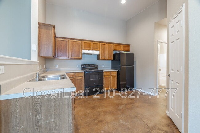 Building Photo - 5718 Golf Heights