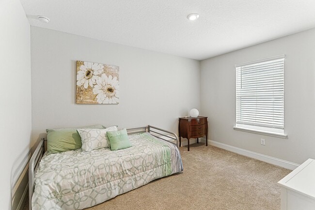 Building Photo - 105 Meadow Creek Dr