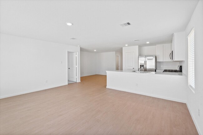 Building Photo - 28922 Rustic Windmill Wy