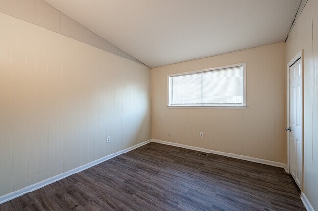 Building Photo - 4 Fulmer Ln