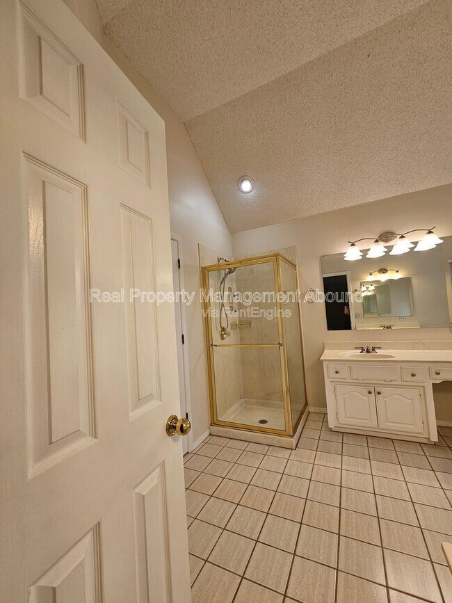 Building Photo - 4009 East 88th St S