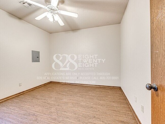 Building Photo - *AVAILABLE NOW!* CUTE 3 BED/2 BATH DUPLEX IN NORMAN!