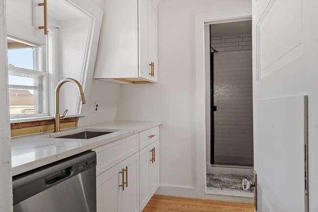 Building Photo - 52 Bonair St