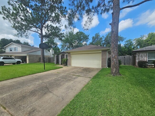 Building Photo - 3206 Pebble Lake Dr