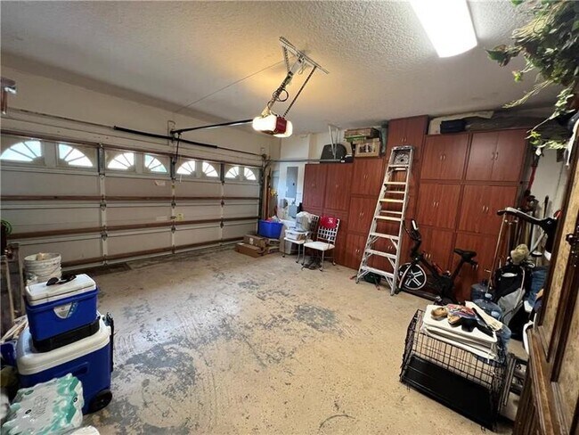 Building Photo - 9588 Lake Serena Dr